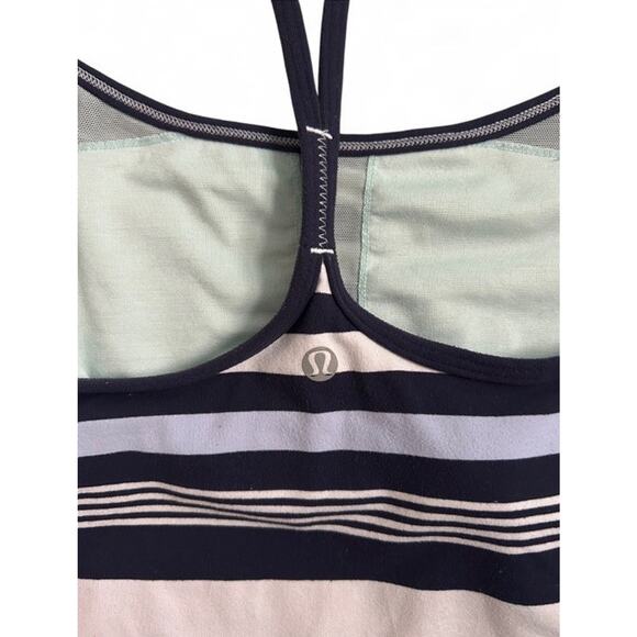 Lululemon Women’s Athletic Workout Tank Top Blue Striped Built In Bra Size 4 - Picture 3 of 5